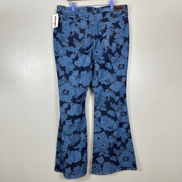 Wrangler Women's 14x32 Flare Jeans Blue Floral High-Rise Fierce Flare NEW - Picture 3 of 16